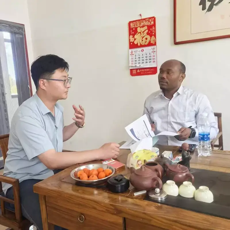ลูกค้าชาวแอฟริกันเข้าเยี่ยมชม Liweiyuan เพื่อขยายตลาดโครงสร้างเหล็กแอฟริกันร่วมกัน